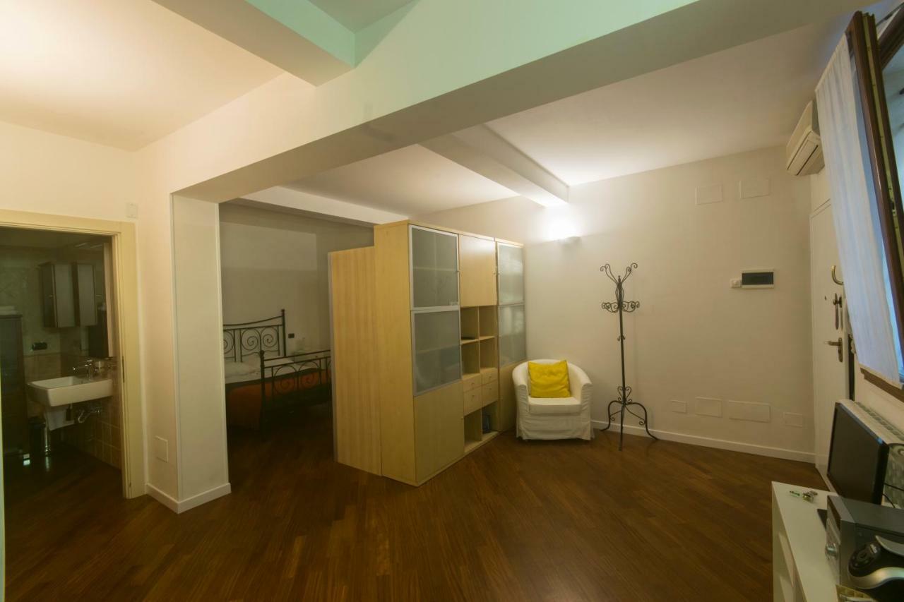 Suite Del Borgo - Affittacamere - Guest House Bologna Buitenkant foto