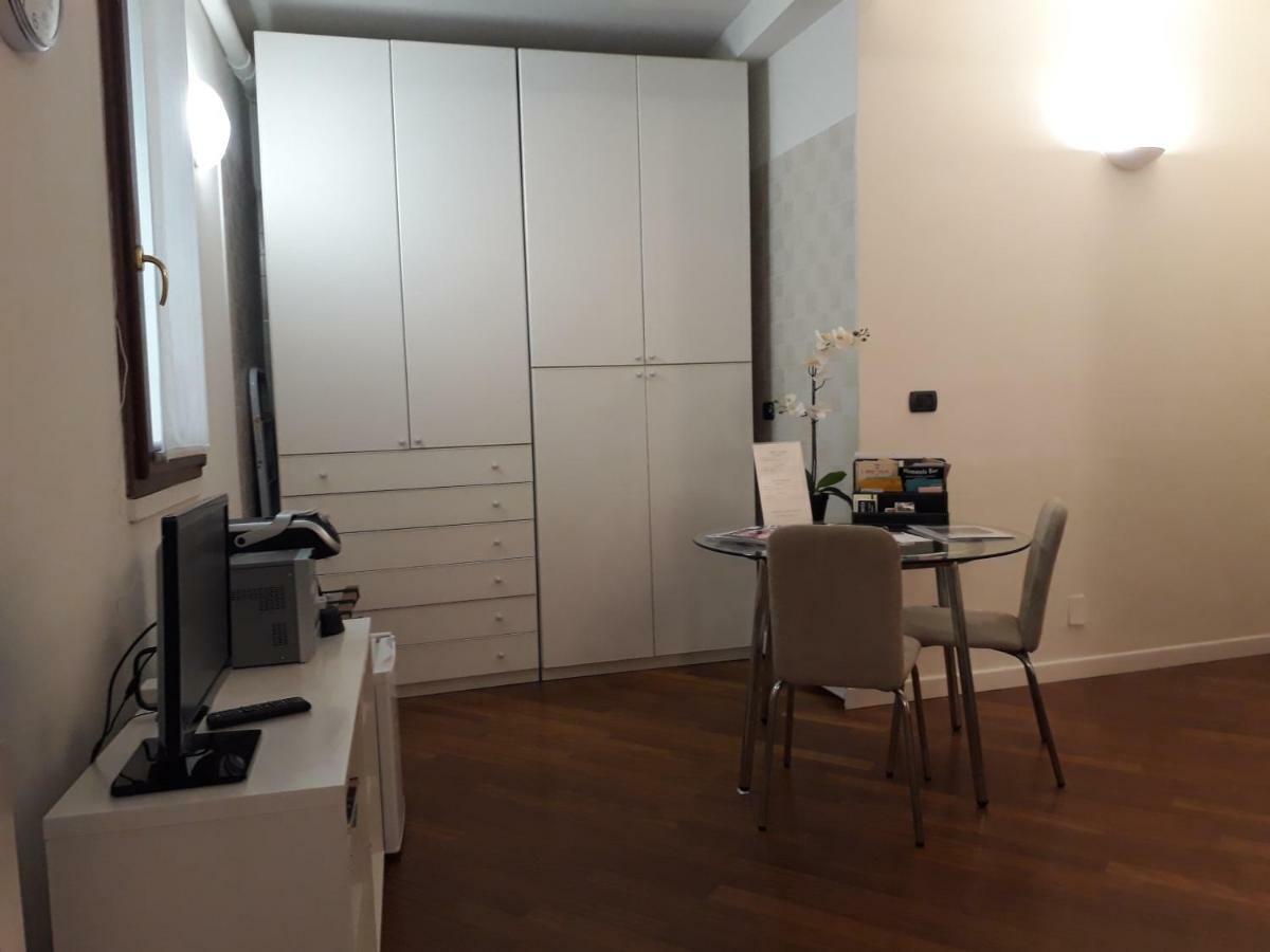 Suite Del Borgo - Affittacamere - Guest House Bologna Buitenkant foto