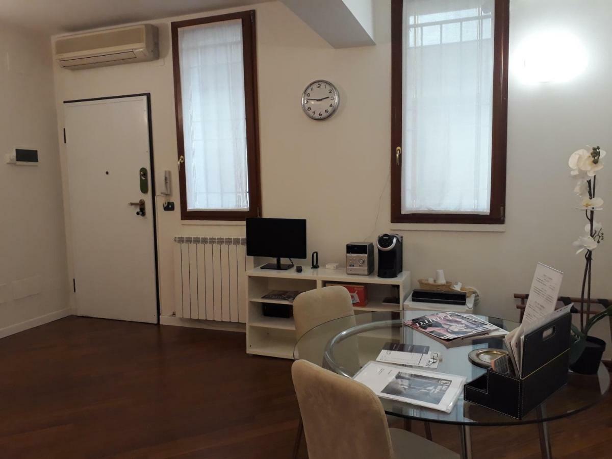 Suite Del Borgo - Affittacamere - Guest House Bologna Buitenkant foto